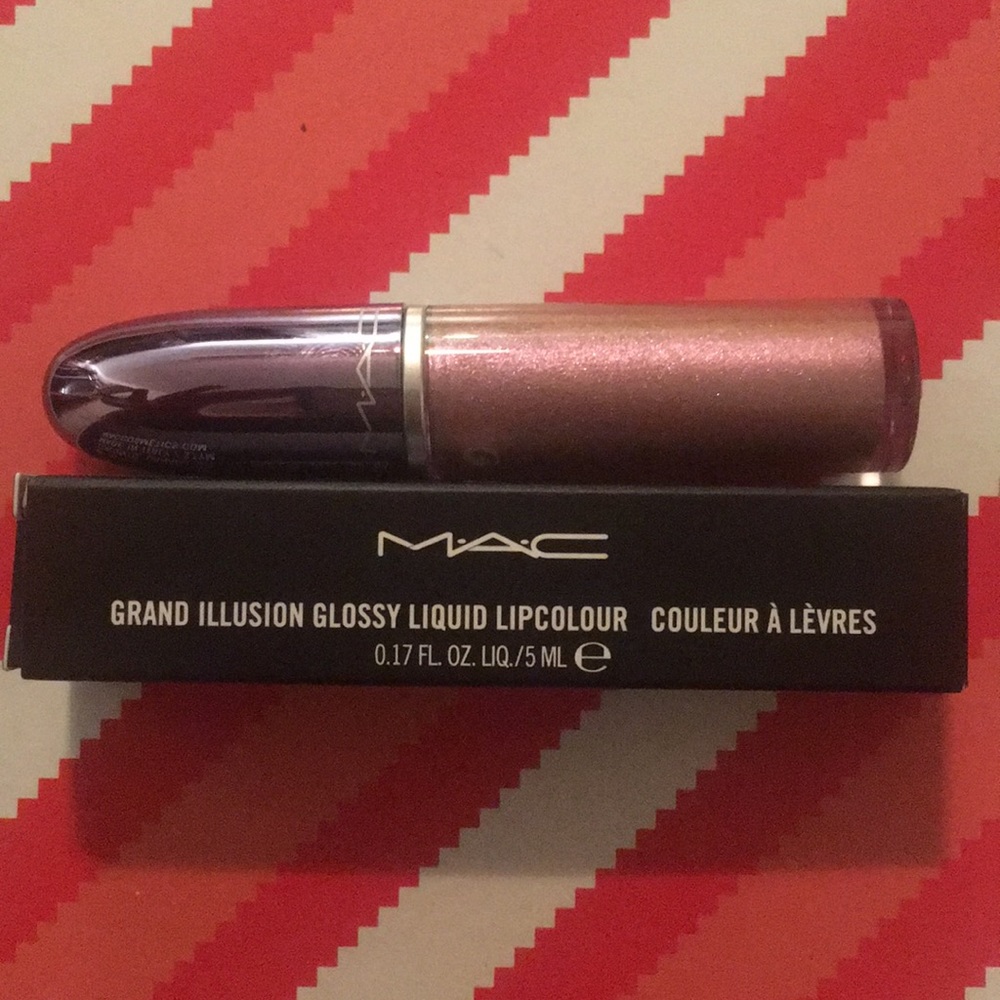MAC GRAND ILLUSION LIPCOLOUR